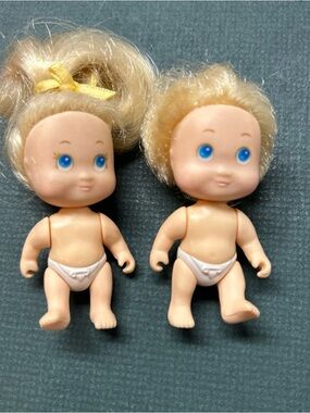 Vintage 1990 Tyco Quints Baby Doll Lot Of  2 Blonde Hair Yellow #5‎ Blue #4 2.5”